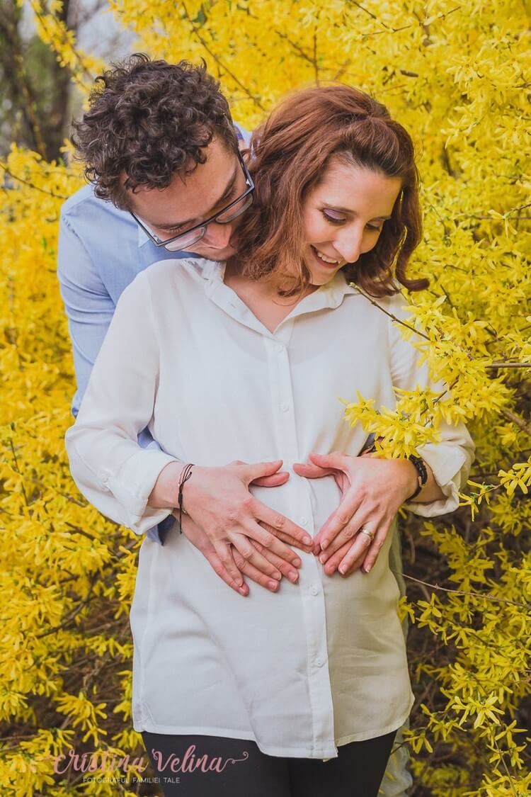 pregnant couple photo