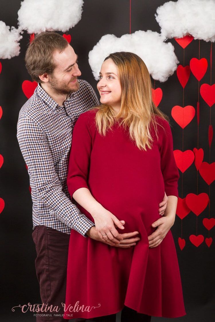 pregnant couple photo